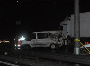 Minibüs takla attı: 1 ölü, 3 yaralı