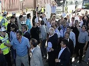 Minibüsçüler Çamlıca gişelerini kapattı