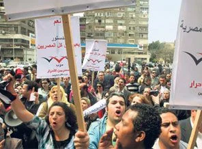 Mısır 'anayasa krizini' çözmeye çalışıyor