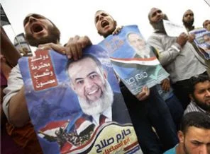 Mısır'da halk yeniden meydanlarda