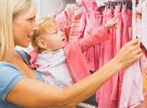 Modern ebeveyn bebeğine internetten alışveriş yapıyor