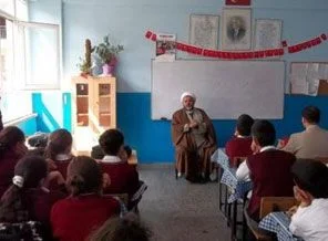 Molla, okulda ders verdi