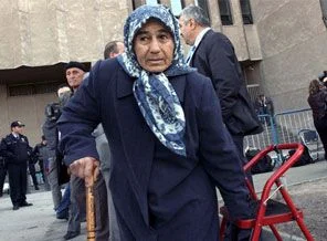 Oğlunun hesabını sormaya geldi