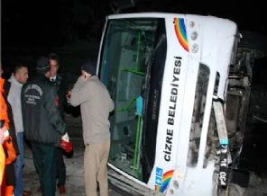 Öğrencileri taşıyan Midibüs kaza yaptı