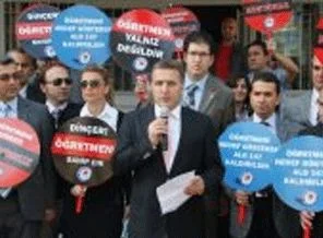 Öğretmenler ders bıraktırdı