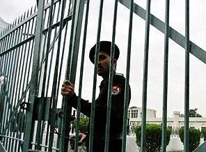 Pakistan'da cezaevi saldırısıyla büyük firar