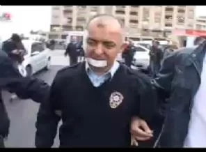 Polise satırla saldırdılar: 3 yaralı
