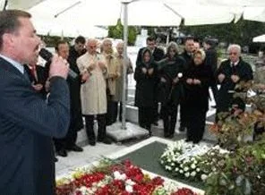 Sakıp Sabancı 8.yılında mezarı başında anıldı