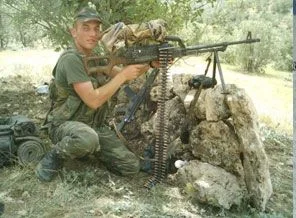 Şehit'in evine ateş düştü