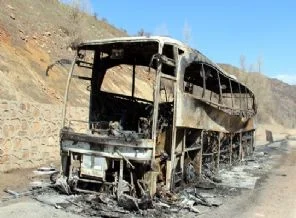 Seyir halindeki otobüs yandı
