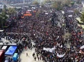 Şili'de öğrenciler yine meydanda