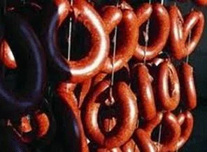 Sucuk ve salama kemik unu katıyorlar