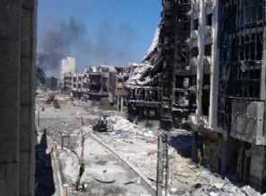 Suriye Humus'u bombalamaya başladı