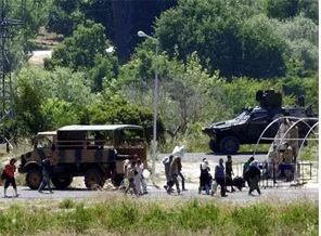 Suriyeliler: Fazlasıyla battaniyemiz de var yemeğimiz de