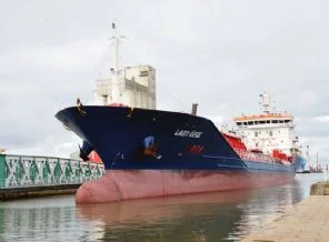 Tanker ile balıkçı teknesi çatıştı
