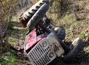 Traktörün altında kalan çocuk öldü