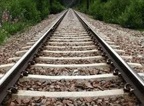 Tren rayında korkunç intihar!