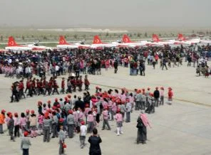 Türk yıldızlarına fırtına engeli