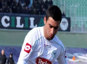 Ünlü futbolcu kaza yaptı