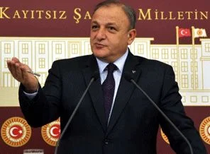Vural: Kafasını kuma sokmuş lale devri anlatıyor