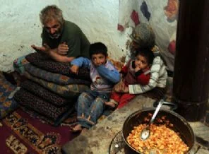 "Yoksul ayakkabı, zengin araba peşinde"