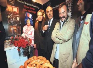 Yürüyüş iptal, balo yerine resepsiyon