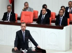 Zaman yazarı hükümete yüklendi