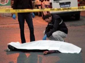 15 yaşındaki kız sokak ortasında öldürüldü