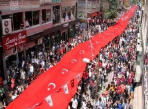 1919 Metrelik Türk Bayrağı açıldı