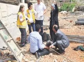 2 metrelik demir başına saplandı!