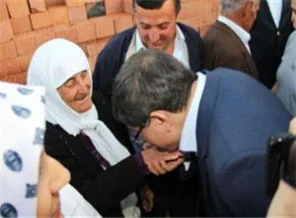 '74 milyonun duasıyla masaya oturuyorum'