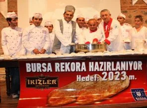 81 ilin unuyla dünyanın en uzun böreği
