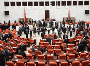 AK Parti yeni anayasa görüşlerini TBMM'ye sundu