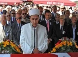 Ali Uras son yolculuğuna uğurlandı