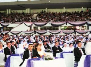 Alışveriş festivalinde nikah kıydıracak 212 çift aranıyor