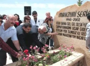 Aşık Mahzuni Şerif anıldı