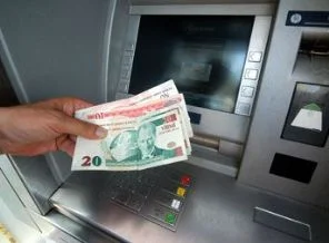 ATM'den para çekerken dikkat !