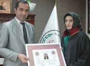 Başörtülü avukata destek çığ gibi