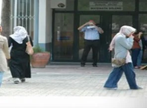 Başörtülü öğrencileri fişleyen profesöre soruşturma