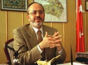 Belediye başkanına 'az ceza' veren hakimi sürdüler