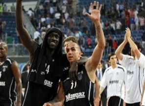 Beşiktaş şampiyonluğa koşuyor