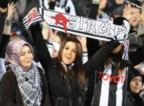 Beşiktaşlı bayanlara güldüren ceza