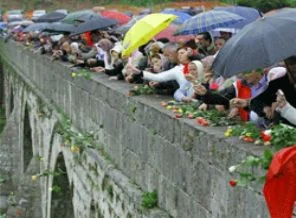 Bosna'da savaş kurbanları toprağa verildi