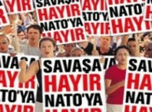Chicago'daki NATO buluşması karşı küresel protestolar