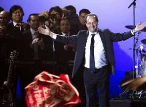 Daha koltuğa oturmadan hedef oldu
