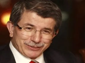 Davutoğlu, derbiyi Türklerle izledi