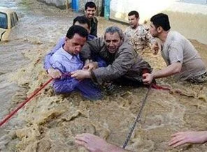 Düğünü sel aldı
