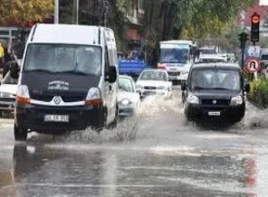 Edirne'de yağmur, göle çevirdi
