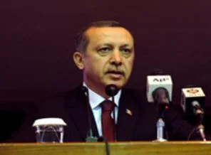 Erdoğan konuşurken masaya vurdular