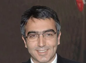 Erkan Mumcu, Ak Parti'den adam çaldı!